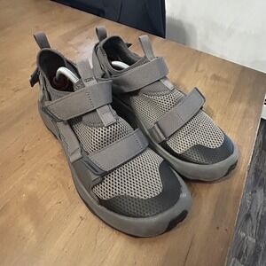 Teva Shoes Mens Size 11 Gray Mesh Breathable Hiking Trail Sandals Rugged Outsole